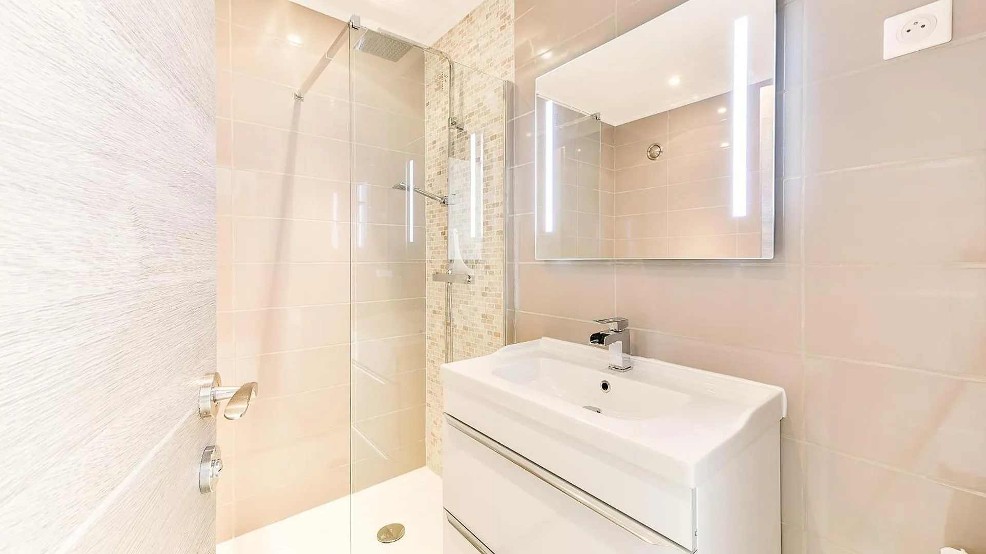 Apartment Immogroom- 2 Bedrooms -Panoramic Sea View - Huge Cannes