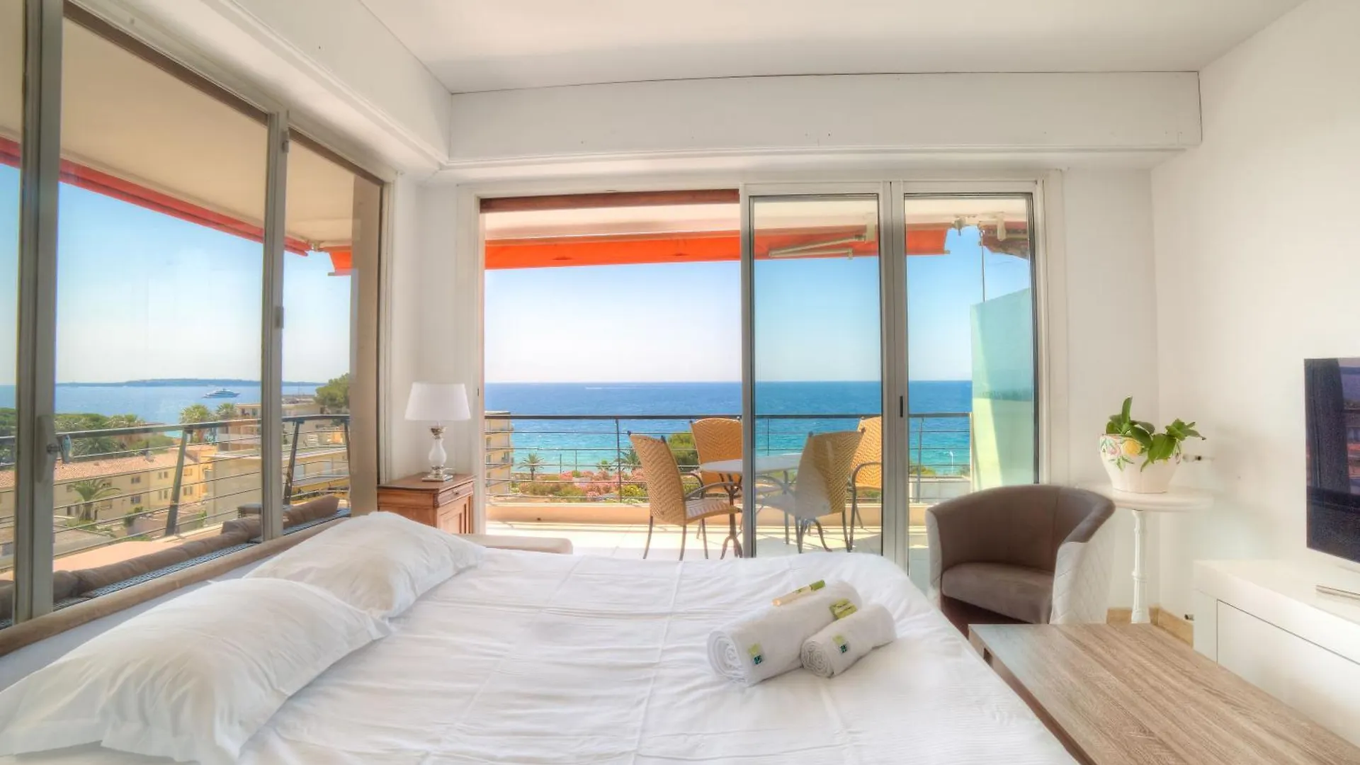 Immogroom- 2 Bedrooms -Panoramic Sea View - Huge Cannes 0*,  France